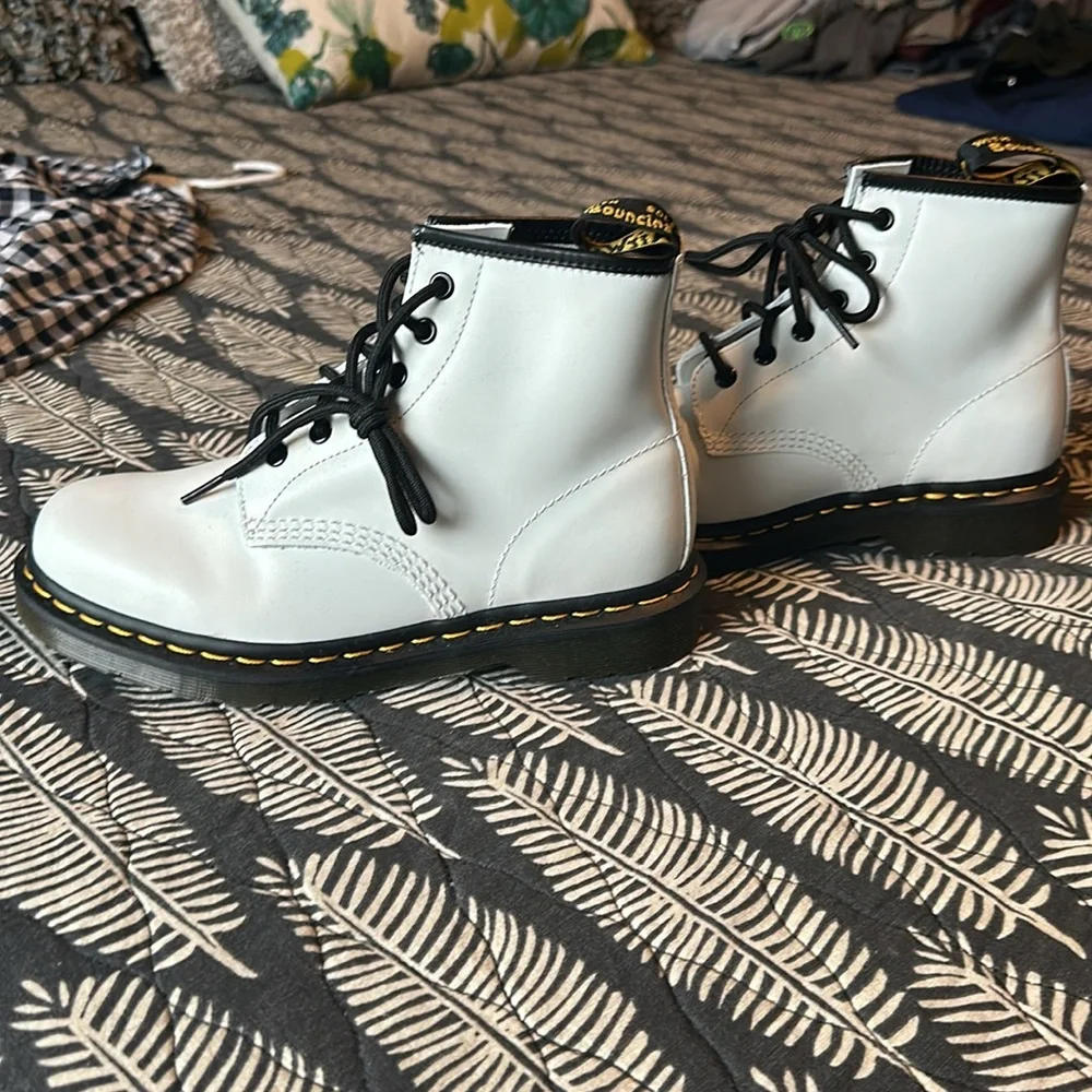 NWT Doc Martens 101 Yellow Stitch Smooth Leather White Ankle Boots - Picture 8 of 11